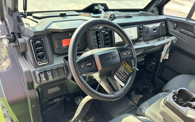 2026 Can-AM DEFENDER LTD HD11