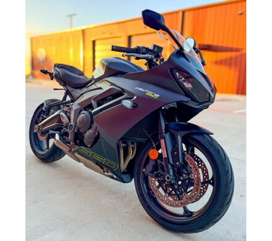 2025 Triumph Daytona 660 Satin Granite / Satin Jet Black