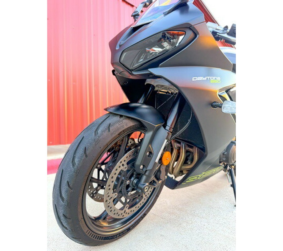 2025 Triumph Daytona 660 Satin Granite / Satin Jet Black