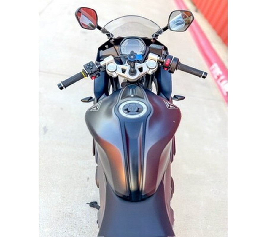 2025 Triumph Daytona 660 Satin Granite / Satin Jet Black