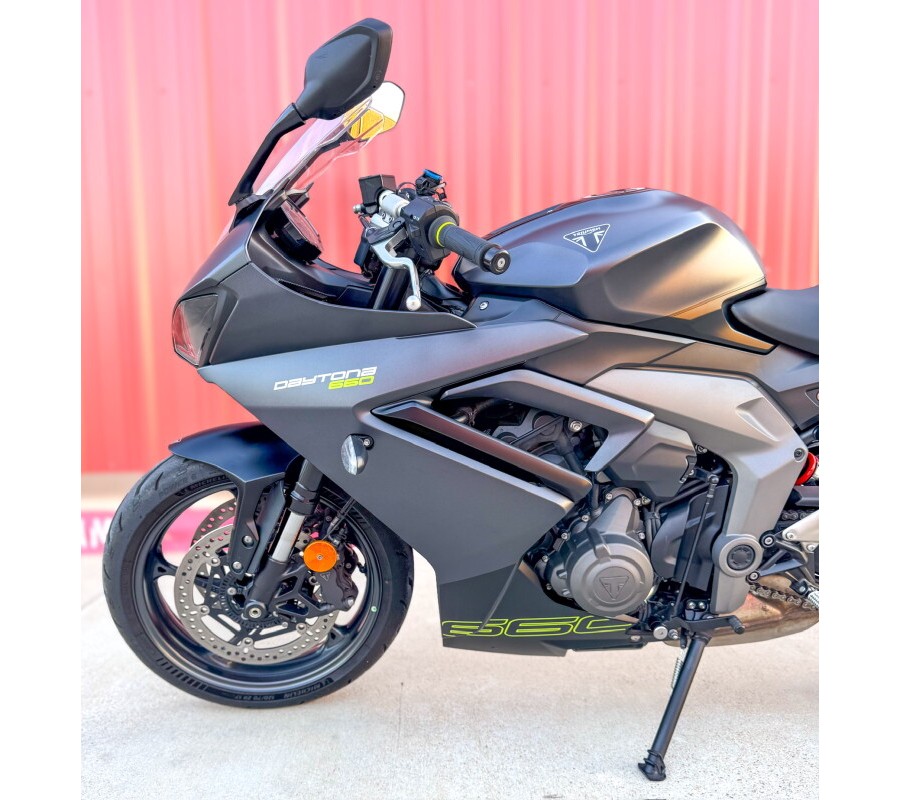 2025 Triumph Daytona 660 Satin Granite / Satin Jet Black