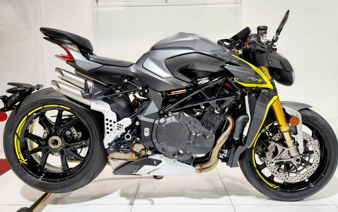 2020 MV Agusta Brutale 1000 RR First Ride...