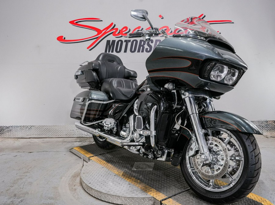 2016 Harley-Davidson CVO™ Road Glide™ Ultra