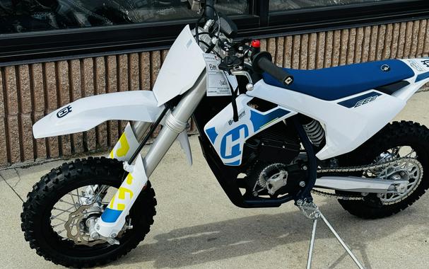 2024 Husqvarna Motorcycles EE 3