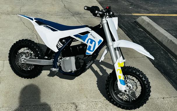 2024 Husqvarna Motorcycles EE 3
