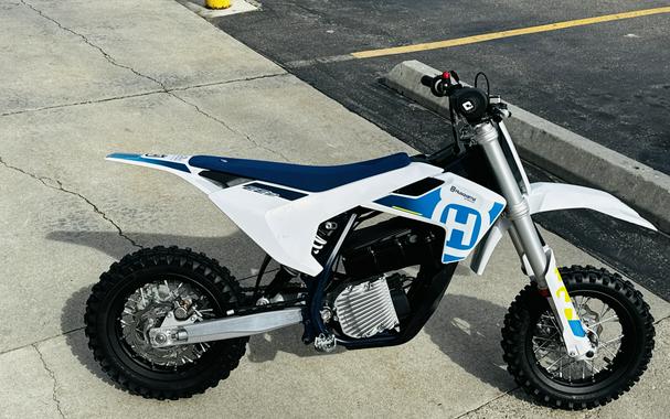 2024 Husqvarna Motorcycles EE 3