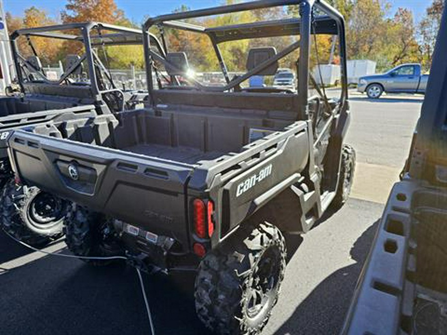 2023 Can-Am Defender DPS HD9