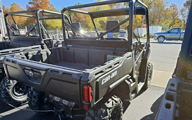 2023 Can-Am Defender DPS HD9