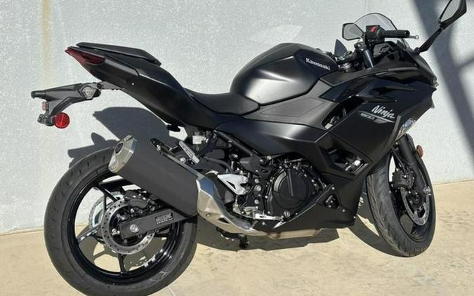2026 Kawasaki Ninja 500 ABS Metallic Flat Spark Black SE ABS