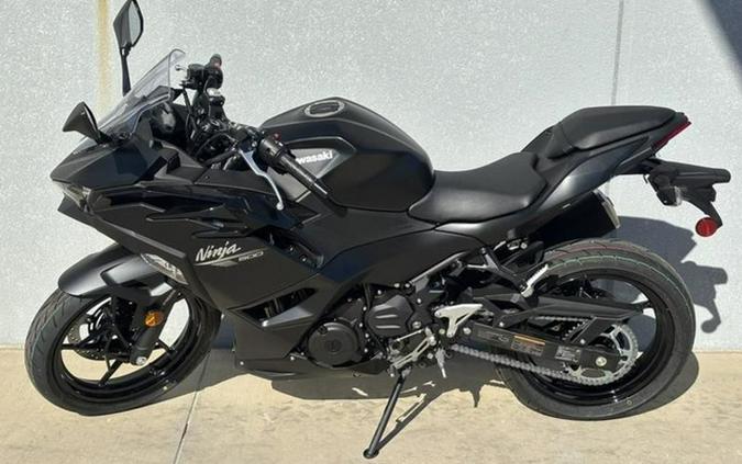 2026 Kawasaki Ninja 500 ABS Metallic Flat Spark Black SE ABS