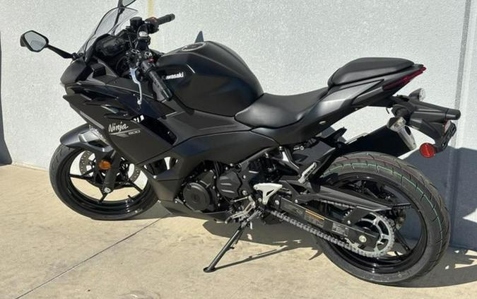 2026 Kawasaki Ninja 500 ABS Metallic Flat Spark Black SE ABS