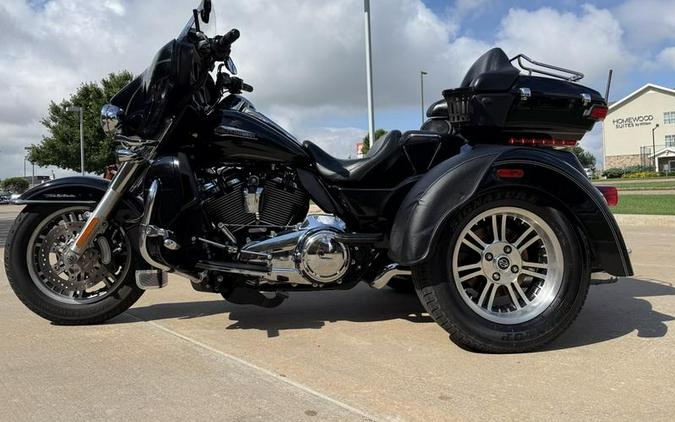 2017 Harley-Davidson® FLHTCUTG - Tri Glide® Ultra