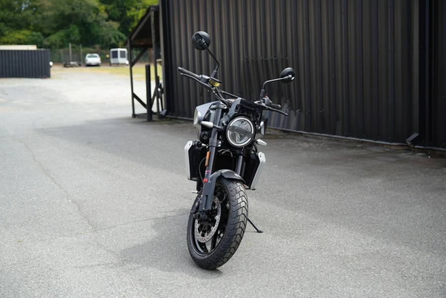 2025 Husqvarna Motorcycles SVARTPILEN 801