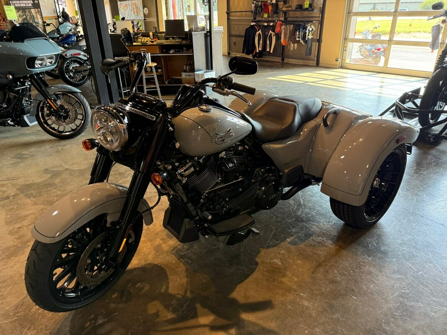 2024 Harley-Davidson® Freewheeler® Billiard Gray