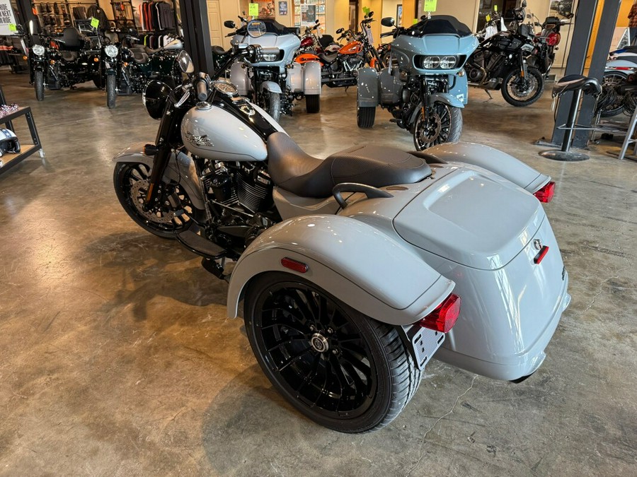 2024 Harley-Davidson® Freewheeler® Billiard Gray