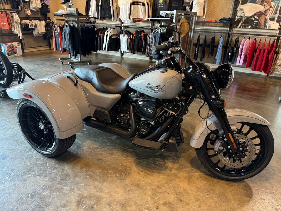 2024 Harley-Davidson® Freewheeler® Billiard Gray