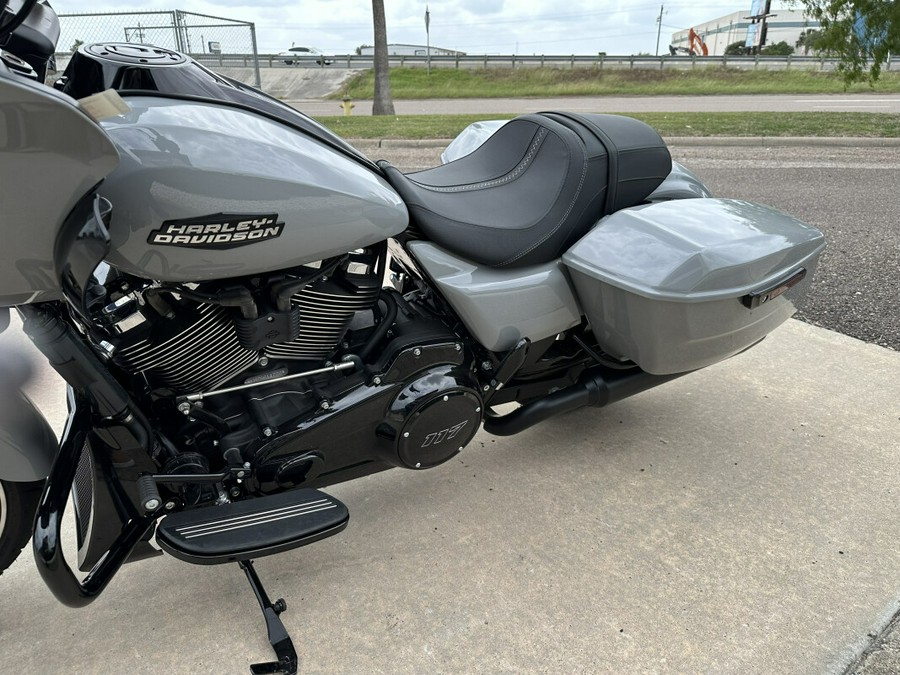 2025 Harley-Davidson Road Glide Billiard Gray