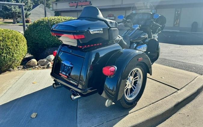 2023 Harley-Davidson Tri Glide Ultra Vivid Black