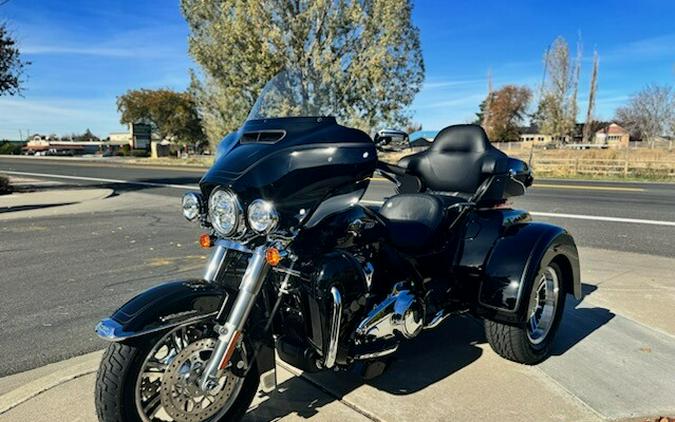 2023 Harley-Davidson Tri Glide Ultra Vivid Black