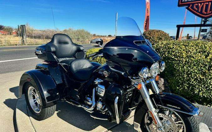 2023 Harley-Davidson Tri Glide Ultra Vivid Black