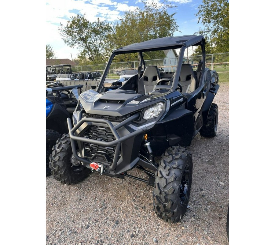 2023 Can-Am™ Commander XT 700