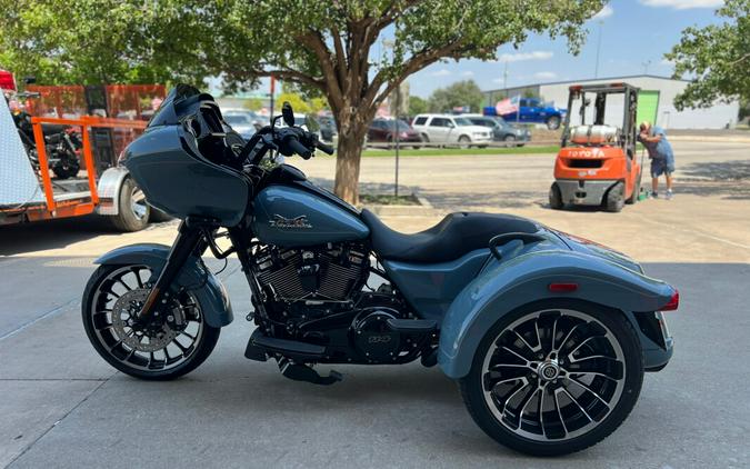 2024 Harley-Davidson® Road Glide® 3 Sharkskin Blue - Black Finish