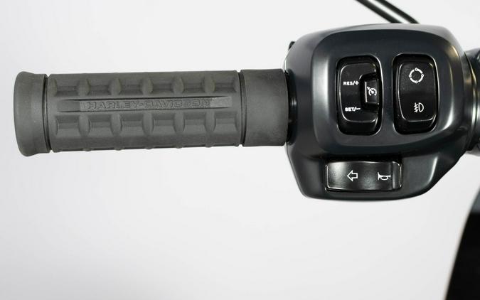 2026 Harley-Davidson® Deadwood™ FLHD