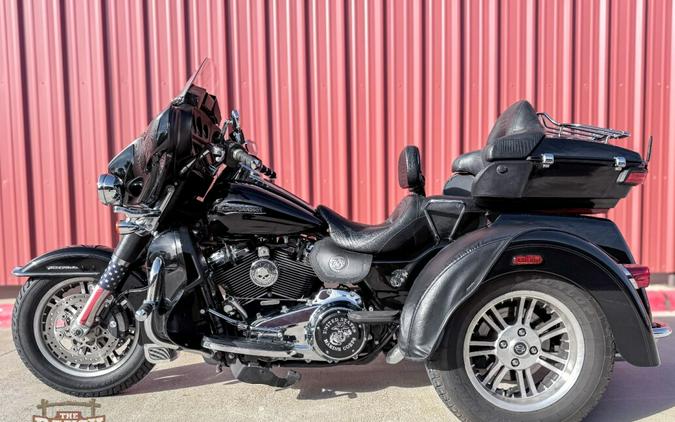 2021 Harley-Davidson® Tri Glide® Ultra Vivid Black