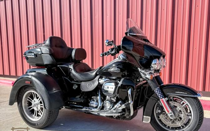 2021 Harley-Davidson® Tri Glide® Ultra Vivid Black