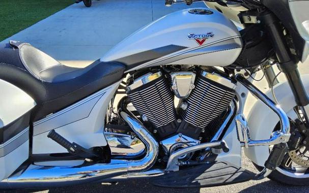 2016 Victory Motorcycles® Magnum® Suede Pearl White with Black & Silver