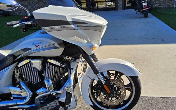 2016 Victory Motorcycles® Magnum® Suede Pearl White with Black & Silver