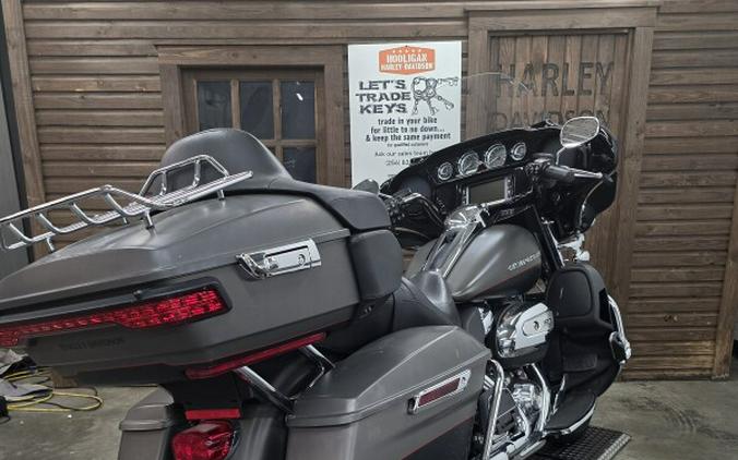 2018 Harley-Davidson® Ultra Limited INDGRYDNM/BLKDM W/PINSTRIPE