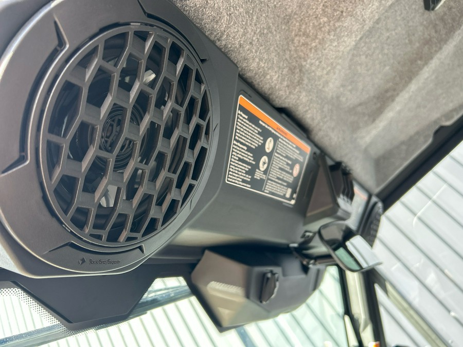 2027 Can-Am Defender XU MAX Limited HD11