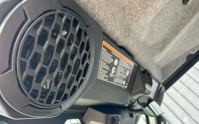 2027 Can-Am Defender XU MAX Limited HD11