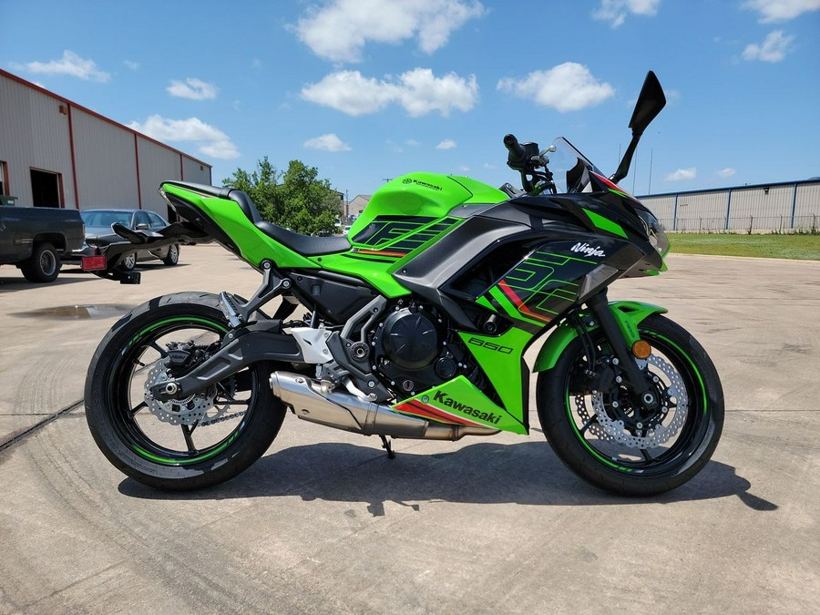 2023 Kawasaki Ninja® 650 KRT Edition