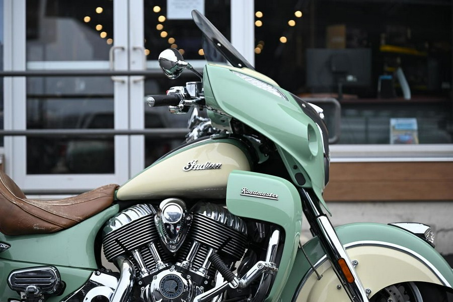 2017 Indian Motorcycle Roadmaster Willow Green Over Ivory Cream