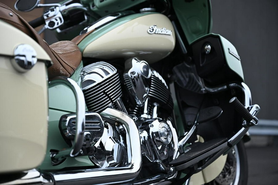 2017 Indian Motorcycle® Roadmaster® Willow Green Over Ivory Cream