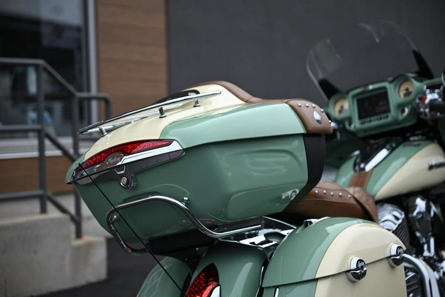 2017 Indian Motorcycle® Roadmaster® Willow Green Over Ivory Cream