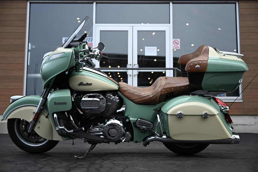 2017 Indian Motorcycle® Roadmaster® Willow Green Over Ivory Cream