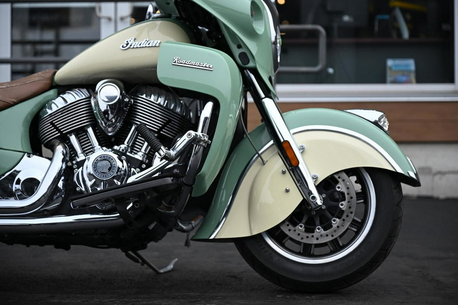 2017 Indian Motorcycle® Roadmaster® Willow Green Over Ivory Cream