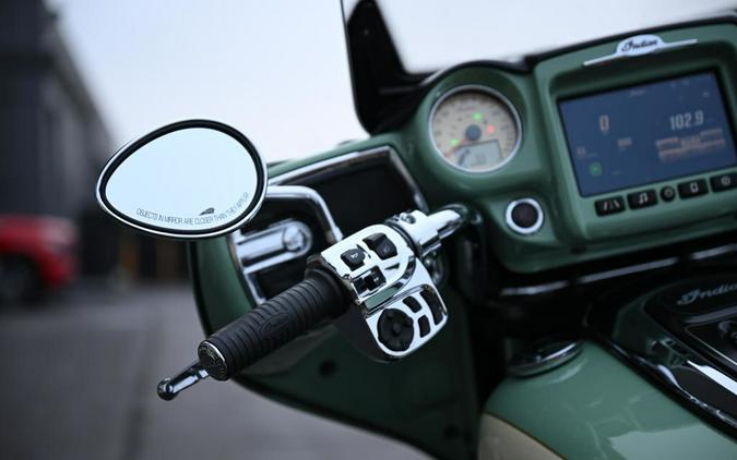 2017 Indian Motorcycle® Roadmaster® Willow Green Over Ivory Cream