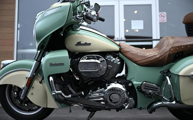 2017 Indian Motorcycle Roadmaster Willow Green Over Ivory Cream