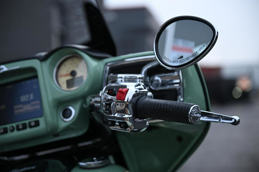 2017 Indian Motorcycle® Roadmaster® Willow Green Over Ivory Cream