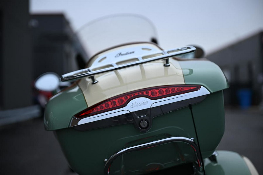 2017 Indian Motorcycle® Roadmaster® Willow Green Over Ivory Cream