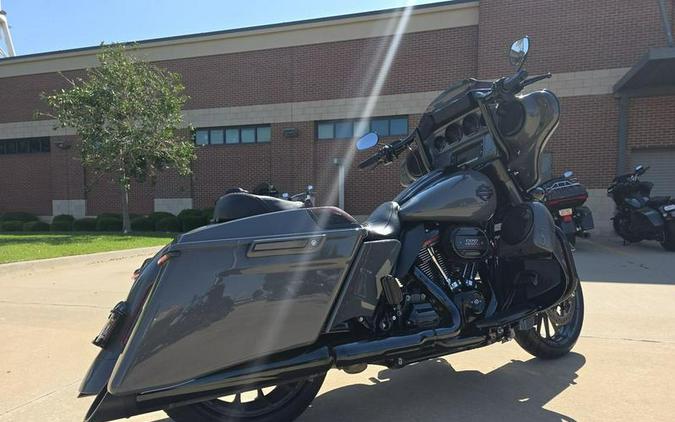 2018 Harley-Davidson® FLHXSE - CVO™ Street Glide®