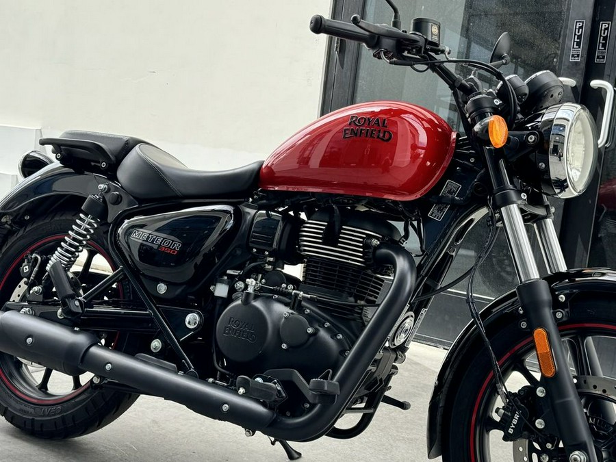 2022 Royal Enfield Meteor 350 Fireball Red