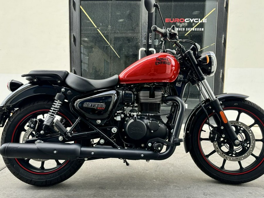 2022 Royal Enfield Meteor 350 Fireball Red