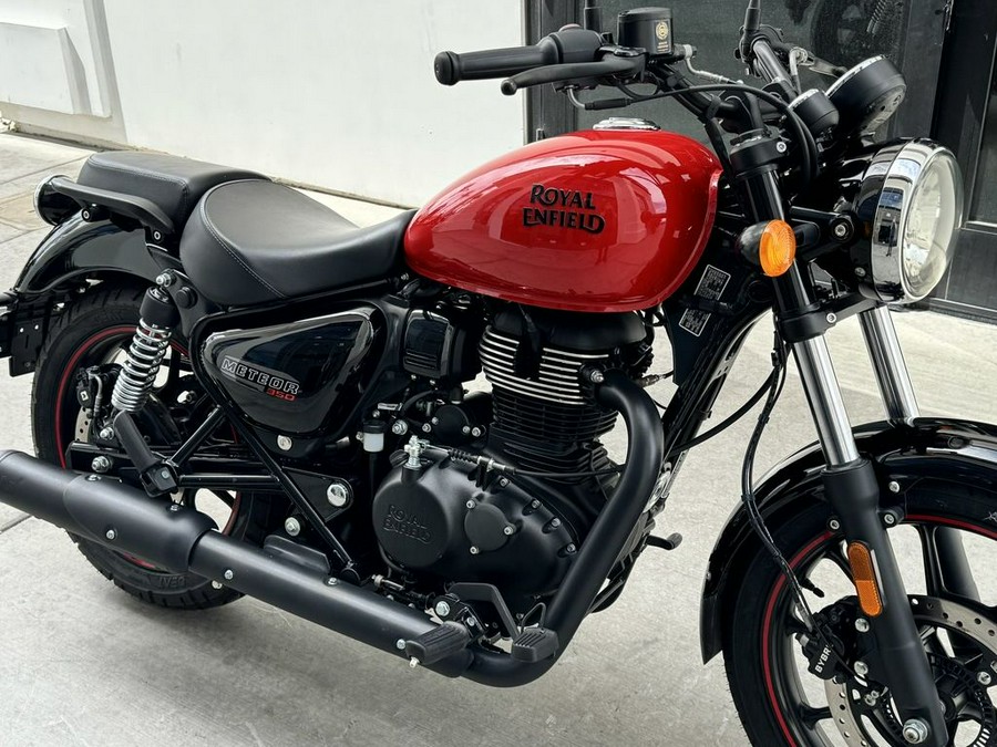 2022 Royal Enfield Meteor 350 Fireball Red