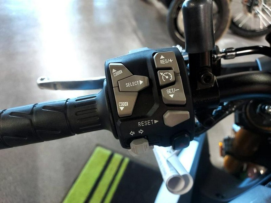 2025 Kawasaki Z900 SE ABS