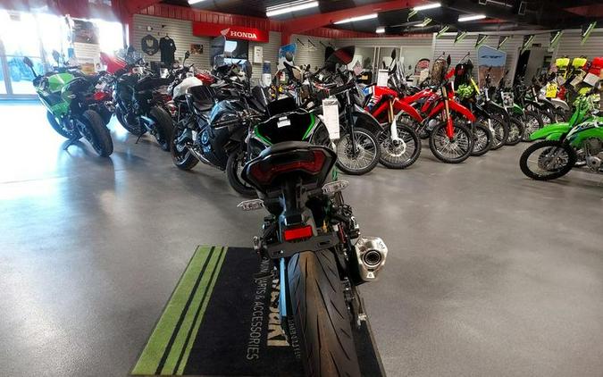 2025 Kawasaki Z900 SE ABS